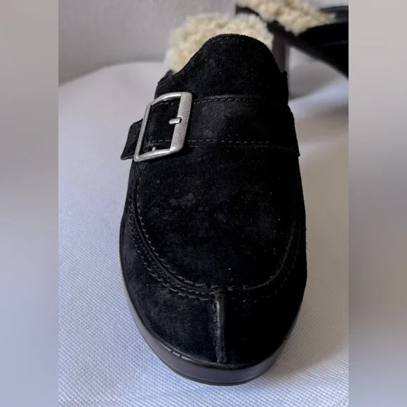 Ugg Size 7 Women’s Black Suede Shearling Heeled Clogs - Picture 12 of 16